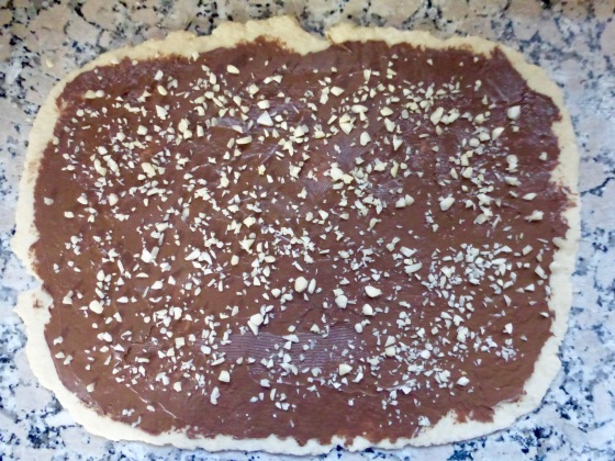 08-chocolate-spread-and-almonds